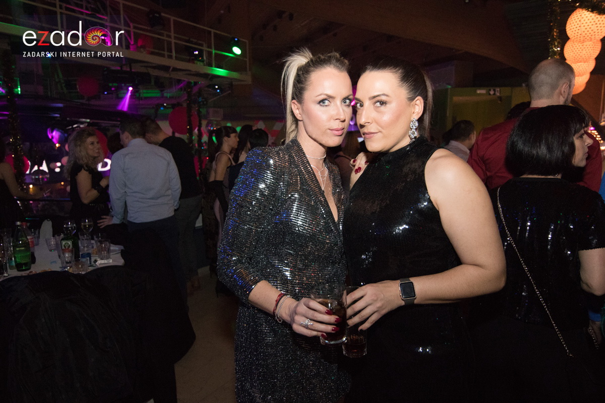 Ludnica u Saturnusu: Najbolji doček u svemiru i šire Ludnica u Saturnusu: Najbolji doček u svemiru i šire