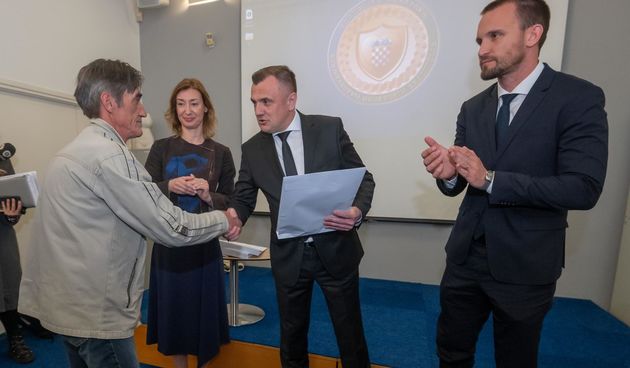 Uručeni ključevi stanova petorici hrvatskih ratnih vojnih invalida