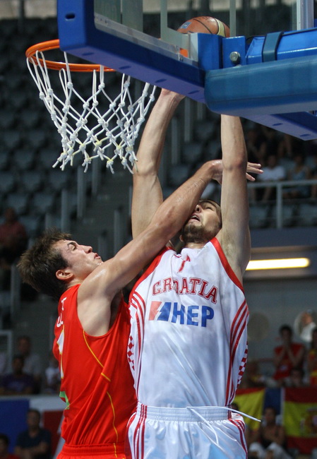 Zadar, 180710.
Dvorana Kresimira Cosica na Visnjiku.
Kosarkaska utakmica za 3.mjesto Prvenstva Europe do 20 godina izmedju Hrvatske i Spanjolske.
Na fotografiji : Mario Delas u napadu
Foto : Vladimir Ivanov / CROPIX