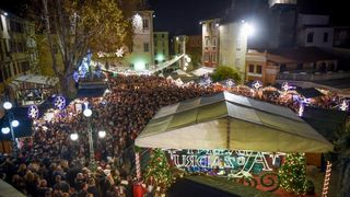 Advent u Zadru: Neponovljivi Neno Belan ponovo oduševio Zadrane. Foto: Dino Stanin/PIXSELL Advent u Zadru: Neponovljivi Neno Belan ponovo oduševio Zadrane. Foto: Dino Stanin/PIXSELL