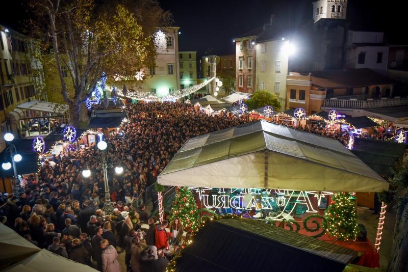 Advent u Zadru: Neponovljivi Neno Belan ponovo oduševio Zadrane. Foto: Dino Stanin/PIXSELL Advent u Zadru: Neponovljivi Neno Belan ponovo oduševio Zadrane. Foto: Dino Stanin/PIXSELL