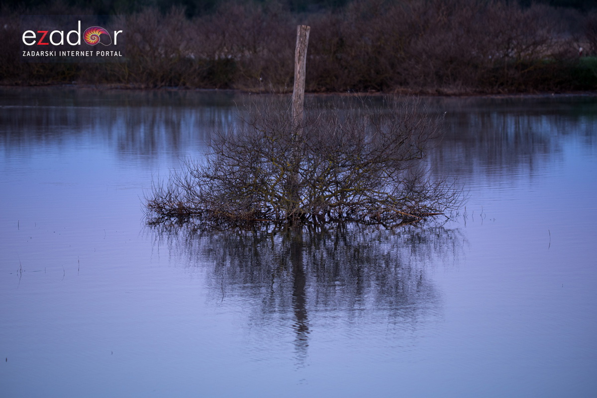 Nedjeljno svitanje na Vranskom jezeru Nedjeljno svitanje na Vranskom jezeru