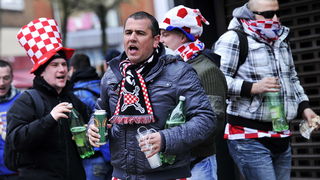 Swansea (Wales), 260313.
Swansea uoci kvalifikacijske utakmice za Svjetsko prvenstvo u Brazilu, 2014. godine, izmedju reprezentacija Walesa i Hrvatske.
Hrvatski navijaci u centru grada, prije vecerasnje nogometne utakmice .
Foto: Boris Kovacev / CROPIX