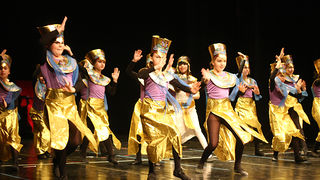 “Karnevalski vremeplov” plesne udruge “Gesta” (foto:Saša Čuka) “Karnevalski vremeplov” plesne udruge “Gesta” (foto:Saša Čuka)