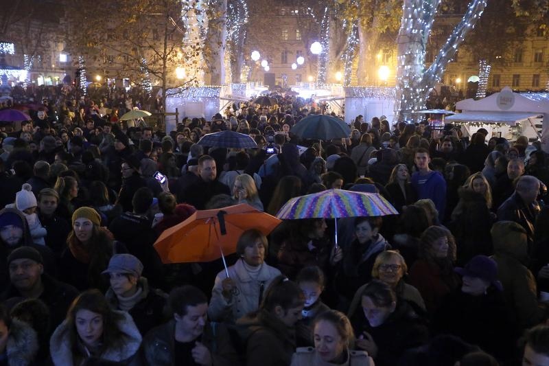 Na Zrinjevcu otvoren Advent u Zagrebu
