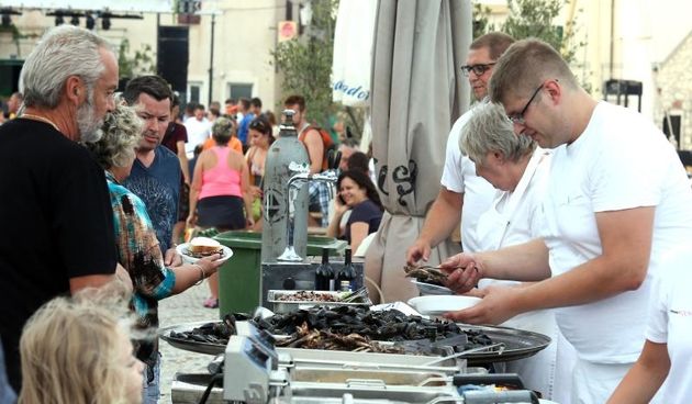 Betina: Održana 49. fešta od školjaka – Dan brganje. Photo: Duško Jaramaz/PIXSELL