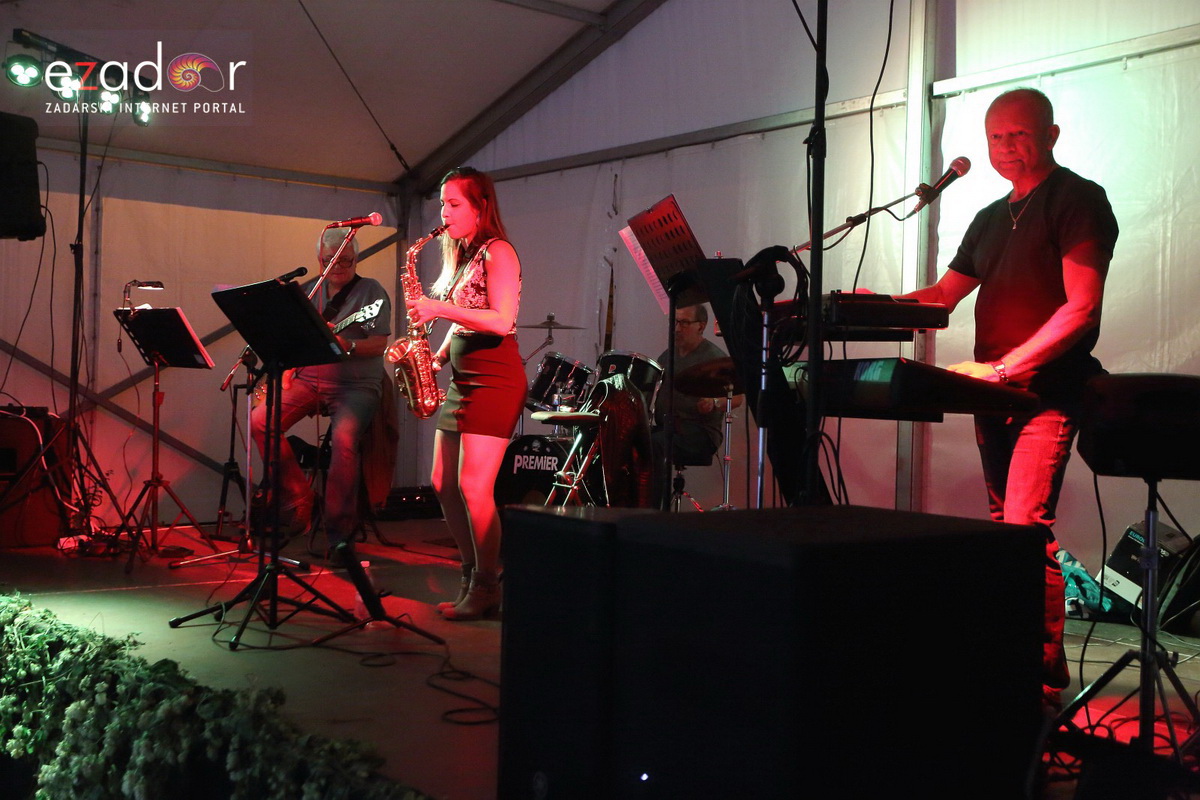 Bibinjci gradišćanskim Hrvatima darovali 1.82 metara visok kip sv. Roka Bibinjci gradišćanskim Hrvatima darovali 1.82 metara visok kip sv. Roka