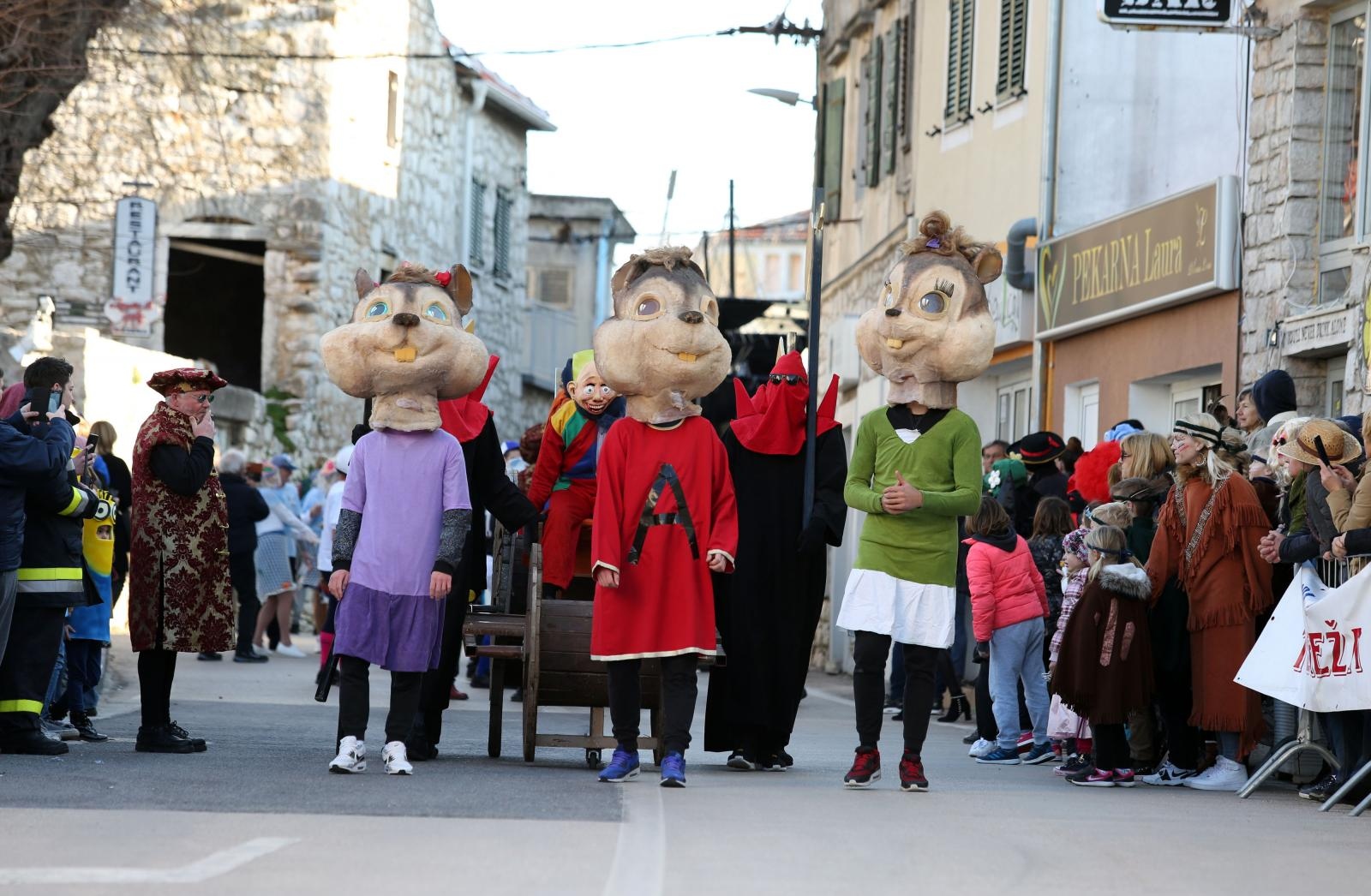Murter: Maškarana povorka Velike Bake
