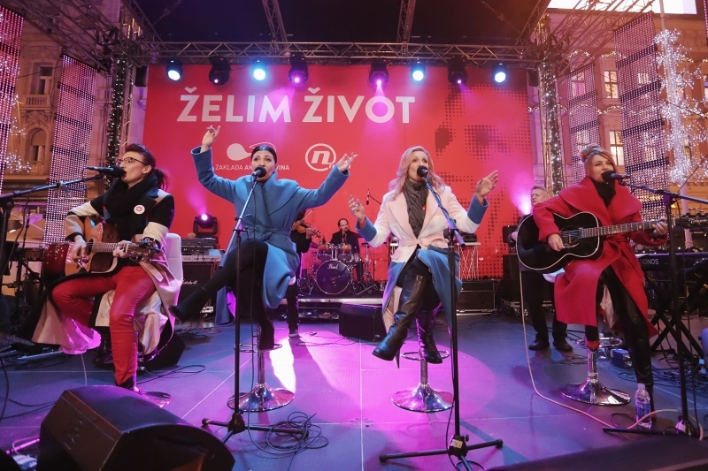 Na zagrebačkom Trgu bana Josipa Jelačića održan je jubilarni 10. humanitarni koncert Želim život za zakladu Ana Rukavina. Photo:Tomislav Miletić/PIXSELL Na zagrebačkom Trgu bana Josipa Jelačića održan je jubilarni 10. humanitarni koncert Želim život za zakladu Ana Rukavina. Photo:Tomislav Miletić/PIXSELL
