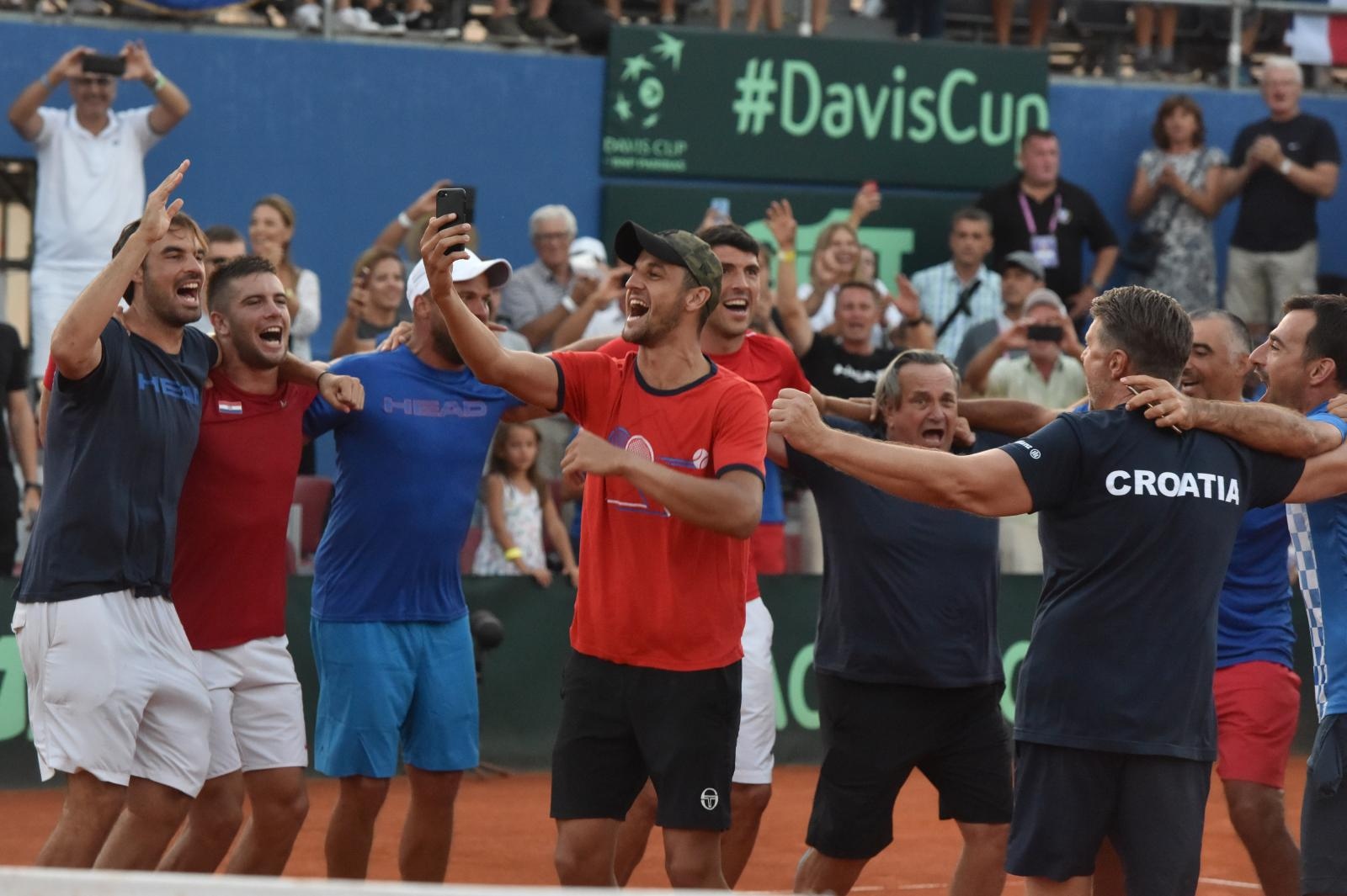 Slavlje hrvatskih tenisača nakon pobjede nad SAD-om Slavlje hrvatskih tenisača nakon pobjede nad SAD-om