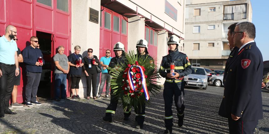 Polaganjem vijenaca obilježena 10. obljetnica kornatske tragedije Polaganjem vijenaca obilježena 10. obljetnica kornatske tragedije