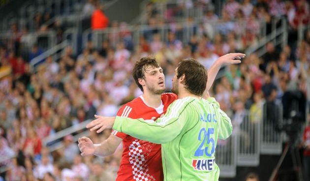 06.04.2013., Arena Zagreb, Zagreb – Kvalifikacije za Europsko prvenstvo u rukometu, skupina 4, 3. kolo, Hrvatska – Madjarska. Domagoj Duvnjak, Slavko Goluza. Photo: Daniel Kasap/PIXSELL