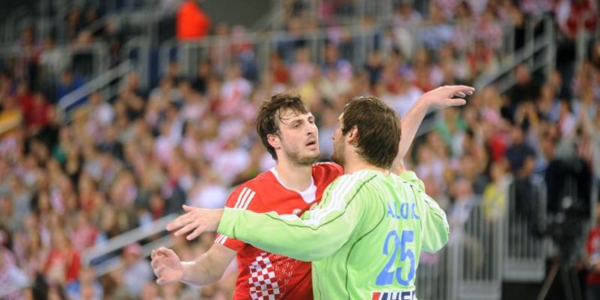 06.04.2013., Arena Zagreb, Zagreb – Kvalifikacije za Europsko prvenstvo u rukometu, skupina 4, 3. kolo, Hrvatska – Madjarska. Domagoj Duvnjak, Slavko Goluza. Photo: Daniel Kasap/PIXSELL