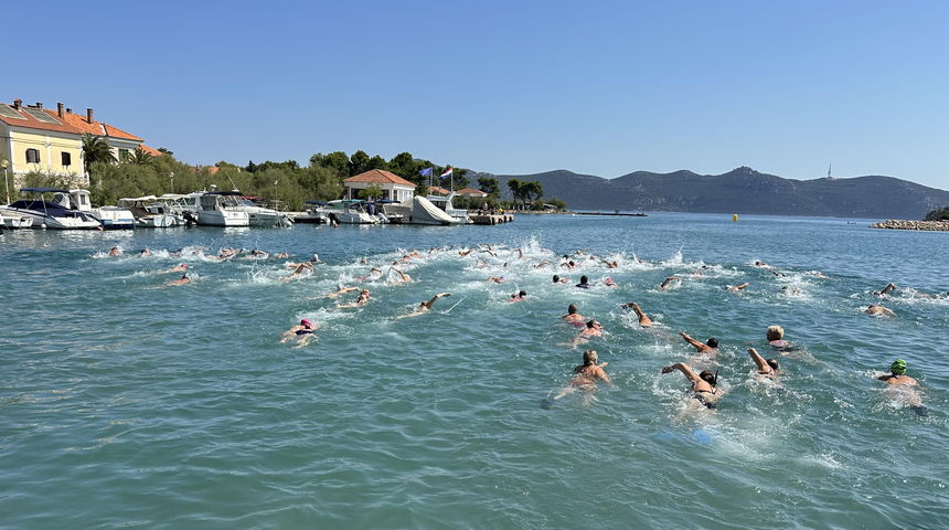 U Velom Ižu održano 9. kolo Zadarske Open Water lige na kojem su nastupila rekordna 93 natjecatelja U Velom Ižu održano 9. kolo Zadarske Open Water lige na kojem su nastupila rekordna 93 natjecatelja