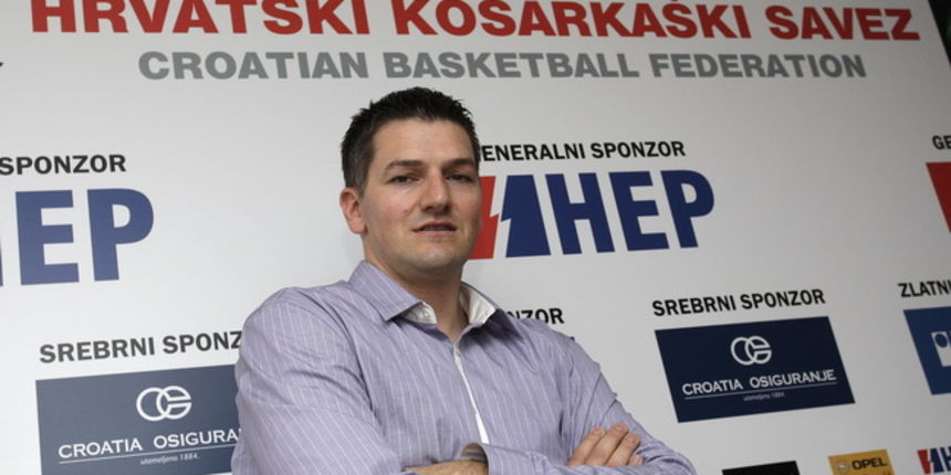 Zagreb, 261109.
Hrvatski kosarkaski savez.
Tiskovna konferencija novog izbornika kosarkaske reprezentacije Josipa Joke Vrankovica.
Na slici: Josip Vrankovic izbornik Hrvatske kosarkaske reprezentacije.
Foto: Nenad Dugi / CROPIX Zagreb, 261109.
Hrvatski kosarkaski savez.
Tiskovna konferencija novog izbornika kosarkaske reprezentacije Josipa Joke Vrankovica.
Na slici: Josip Vrankovic izbornik Hrvatske kosarkaske reprezentacije.
Foto: Nenad Dugi / CROPIX