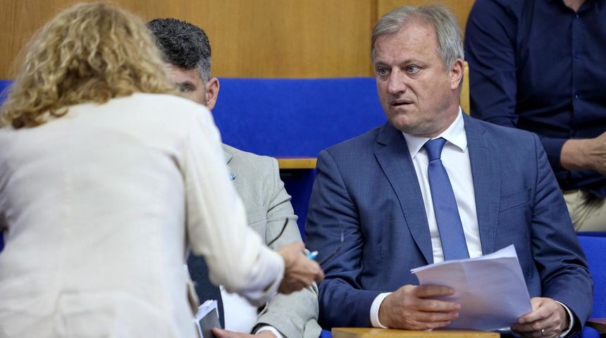 Gradsko vijeće na izvanrednoj sjednici izglasalo novi ugovor s KK Zadar Gradsko vijeće na izvanrednoj sjednici izglasalo novi ugovor s KK Zadar