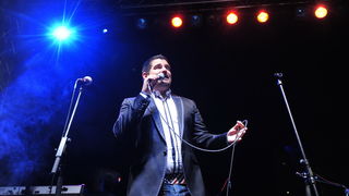 Sibenik, 030612.
Stadion Subicevac.
Veceras je odrzan humanitarni koncert “Sibenska srca za nasu dicu” na kojem su prikupljana sredstva za lijecenje djece oboljele od malignih bolesti. Koncert je vodila poznata glumica Doris Pincic, a nastupile su mnoge e Sibenik, 030612.
Stadion Subicevac.
Veceras je odrzan humanitarni koncert “Sibenska srca za nasu dicu” na kojem su prikupljana sredstva za lijecenje djece oboljele od malignih bolesti. Koncert je vodila poznata glumica Doris Pincic, a nastupile su mnoge e