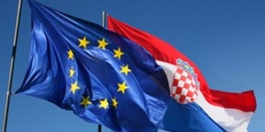 Ispred Europskog parlamenta u Strasbourgu podignuta hrvatska zastava, foto: www.eaccny.com