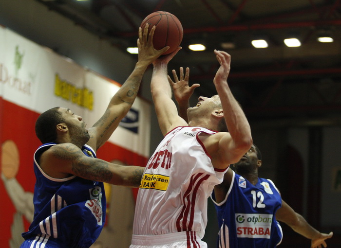 Zagreb, 220513
Dvorana II Doma sportova.
Kosarkaska utakmica pulufinale doigravanja za prvaka Hrvatske (2 utakmica) Cedevita – Zadar.
Na slici: Romeo Travis 9,Goran Suton 14, Dwight Lee Thorne12.
Foto: Nenad Dugi / CROPIX Zagreb, 220513
Dvorana II Doma sportova.
Kosarkaska utakmica pulufinale doigravanja za prvaka Hrvatske (2 utakmica) Cedevita – Zadar.
Na slici: Romeo Travis 9,Goran Suton 14, Dwight Lee Thorne12.
Foto: Nenad Dugi / CROPIX