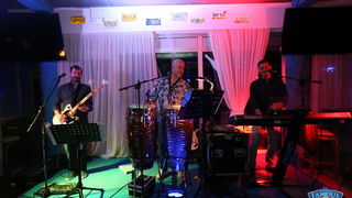 Friday Night Live: Jet Set Band @ Famous Beach Bar & Grill. Foto: Ivan Brčić Friday Night Live: Jet Set Band @ Famous Beach Bar & Grill. Foto: Ivan Brčić