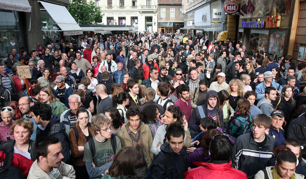 Prosvjed kojeg su organizirale udruge Pravo na grad i Zelena akcija protiv izgradnje ulazno izlazne rampe u Varsavskoj ulici koju gradi zagrebacki poduzetnik Tomo Horvatincic. Po nalogu policije postavila se nova ograda na ulazu u Varsavsku sa strane Cvje