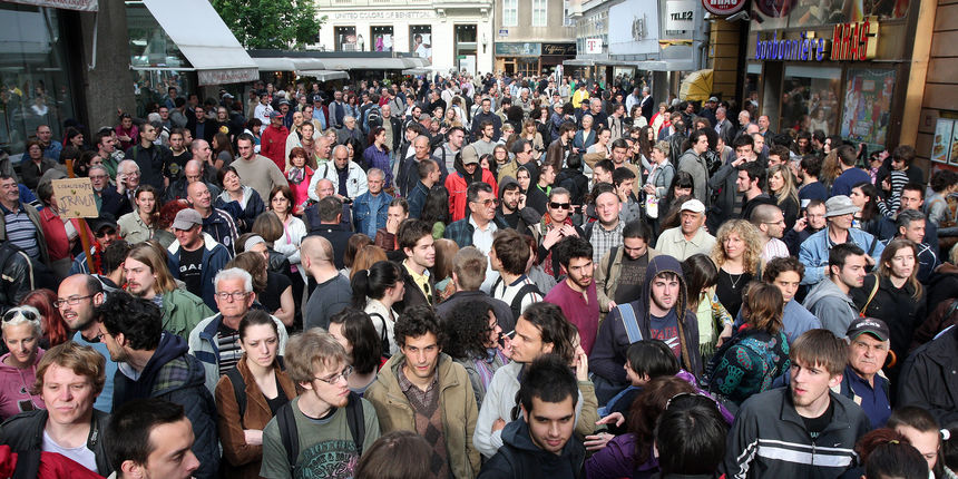 Prosvjed kojeg su organizirale udruge Pravo na grad i Zelena akcija protiv izgradnje ulazno izlazne rampe u Varsavskoj ulici koju gradi zagrebacki poduzetnik Tomo Horvatincic. Po nalogu policije postavila se nova ograda na ulazu u Varsavsku sa strane Cvje Prosvjed kojeg su organizirale udruge Pravo na grad i Zelena akcija protiv izgradnje ulazno izlazne rampe u Varsavskoj ulici koju gradi zagrebacki poduzetnik Tomo Horvatincic. Po nalogu policije postavila se nova ograda na ulazu u Varsavsku sa strane Cvje