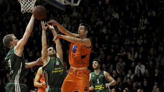 Sibenik ,170213.
Dvorana Baldekin 
Derbi utakmica izmedju GKK Sibenik i Sonik Puntamika Zadar za prvaka A2 Hrvatske kosarkaske lige Jug.
Foto: Niksa Stipanicev / CROPIX