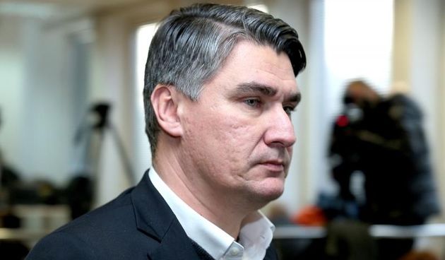 Zagreb – Predsjednik SDP-a Zoran Milanovic pozvao je danas s izvanredne konferencije za medije Bozu Petrova da preuzme odgovornost i mjesto predsjednika Sabora RH. Photo: Patrik Macek/PIXSELL
