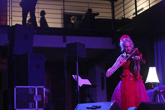 Darko Rundek u Arsenalu (foto:Saša Čuka) Darko Rundek u Arsenalu (foto:Saša Čuka)