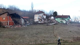 Hrvatska Kostajnica: u odronu stijene potpuno uništeno sedam kuća