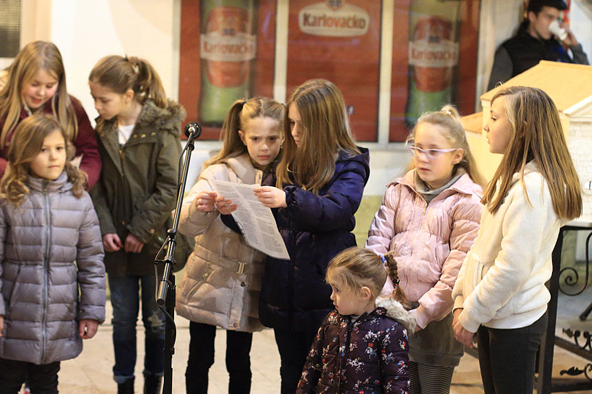 Bibinje: Božićni sajam na Trgu Franje Tuđmana Bibinje: Božićni sajam na Trgu Franje Tuđmana