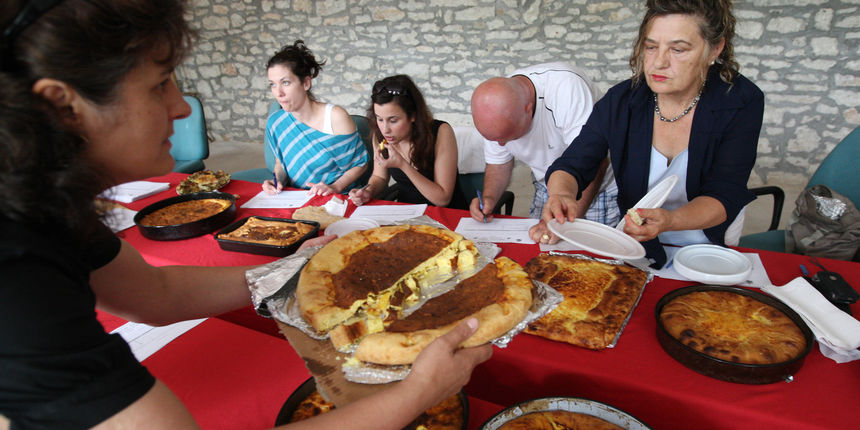 S prošlogidišnje manifestacije Odškrinimo vrata Bukovice – spravljanje prisnaca Foto: Vladimir Ivanov / CROPIX S prošlogidišnje manifestacije Odškrinimo vrata Bukovice – spravljanje prisnaca Foto: Vladimir Ivanov / CROPIX