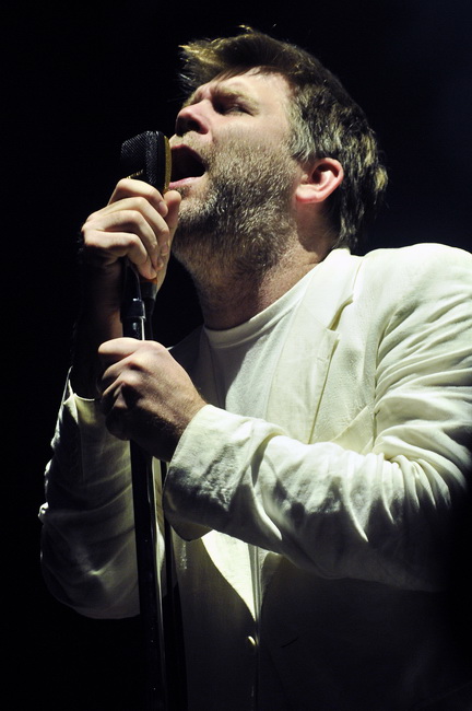 Zagreb, 220610.
Na Jarunu se od 21.-23.06. odrzava glazbeni spektakl T-Mobile INmusic festival na kojem ce nastupiti mnogobrojni izvodjaci kako iz zemlje tako i svijeta.
Danas se odrzao drugi dan.
Na fotografiji: LCD Soundsystem.
Foto: Boris Kovacev / CRO Zagreb, 220610.
Na Jarunu se od 21.-23.06. odrzava glazbeni spektakl T-Mobile INmusic festival na kojem ce nastupiti mnogobrojni izvodjaci kako iz zemlje tako i svijeta.
Danas se odrzao drugi dan.
Na fotografiji: LCD Soundsystem.
Foto: Boris Kovacev / CRO