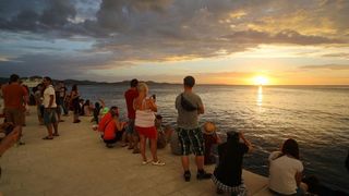 Zadrani i njihovi gosti jučer su mogli svjedociti nevjerojatnom zalasku sunca,
Photo: Filip Brala/PIXSELL Zadrani i njihovi gosti jučer su mogli svjedociti nevjerojatnom zalasku sunca,
Photo: Filip Brala/PIXSELL