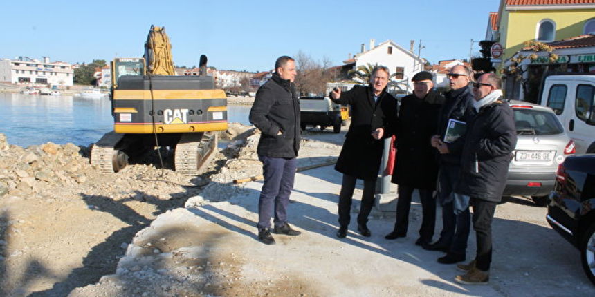 Kalmeta sa suradnicima obišao gradilišta u Petrčanima i deponija u Diklu Kalmeta sa suradnicima obišao gradilišta u Petrčanima i deponija u Diklu