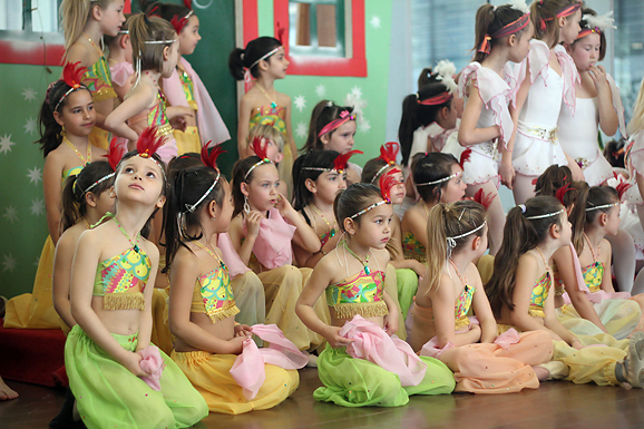 Plesna rapsodija Baletne udruge Pirueta (foto:Saša Čuka) Plesna rapsodija Baletne udruge Pirueta (foto:Saša Čuka)