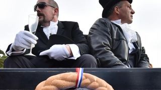 Karnevalska povorka krenula je s Branimirove obale prema Poluotoku. Photo: Dino Stanin/PIXSELL