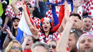 Hrvatski navijači okupirali Lens uoči utakmice s Portugalom, Photo: PIXSELL Hrvatski navijači okupirali Lens uoči utakmice s Portugalom, Photo: PIXSELL