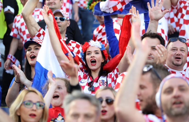 Hrvatski navijači okupirali Lens uoči utakmice s Portugalom, Photo: PIXSELL Hrvatski navijači okupirali Lens uoči utakmice s Portugalom, Photo: PIXSELL