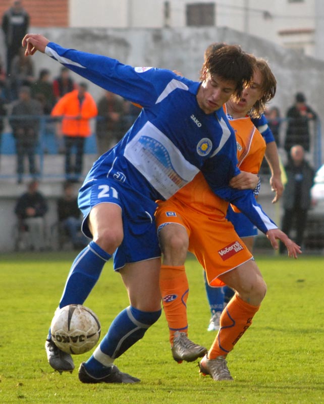 Image 1190237 (auto) Image 1190237 (auto)