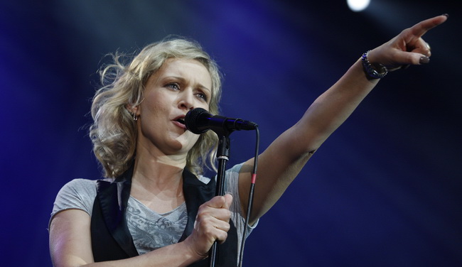 Split, 130610.
U Spaladium Areni odrzan je koncert na kojem je prikupljan novac koji ce biti iskoristen za pravnu pomoc hrvatskim generalima koji odgovaraju u Haagu i pred hrvatskim pravosudjem. Nastupali su Thompson, Oliver Dragojevic, KUD Cambi, Dalmati Split, 130610.
U Spaladium Areni odrzan je koncert na kojem je prikupljan novac koji ce biti iskoristen za pravnu pomoc hrvatskim generalima koji odgovaraju u Haagu i pred hrvatskim pravosudjem. Nastupali su Thompson, Oliver Dragojevic, KUD Cambi, Dalmati