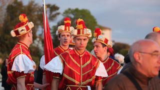 HGD Sv. Cecilija izvelo korčulanski viteški ples “Moreška” na Pozdravu suncu