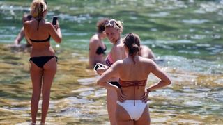 Puno lipog svita uživalo u svježini Krke na Skradinskom buku