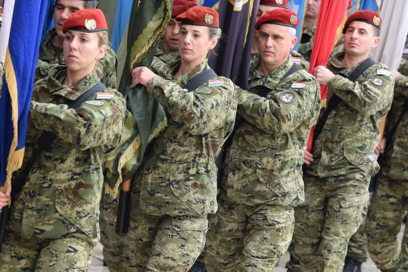 Paljenjem svijeća i polaganjem vijenaca, te mimohodom postrojbi započelo svečano obilježavanje 23. obljetnice VRO Maslenica. Foto. Dino Stanin/PIXSELL Paljenjem svijeća i polaganjem vijenaca, te mimohodom postrojbi započelo svečano obilježavanje 23. obljetnice VRO Maslenica. Foto. Dino Stanin/PIXSELL