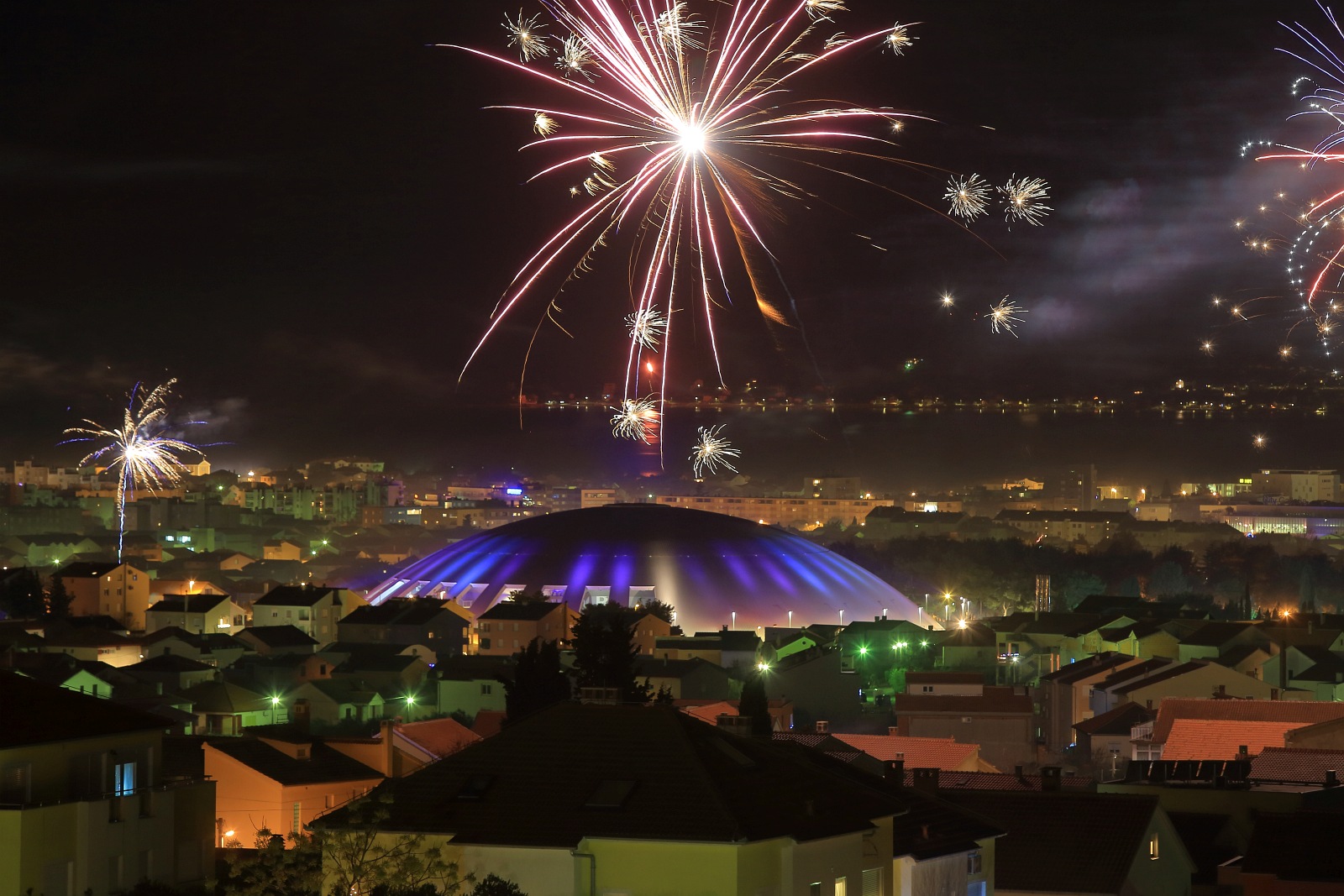 Zadarski doček Nove godine uz veliki vatromet Zadarski doček Nove godine uz veliki vatromet