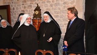 Gradonačelnik Kalmeta posjetio benediktinke; foto Iva Perinčić Gradonačelnik Kalmeta posjetio benediktinke; foto Iva Perinčić
