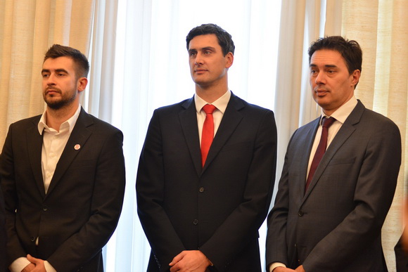 Gradonačelnik Kalmeta primio obitelj Ćosić i sudionike završnice Krešinog Kupa Gradonačelnik Kalmeta primio obitelj Ćosić i sudionike završnice Krešinog Kupa