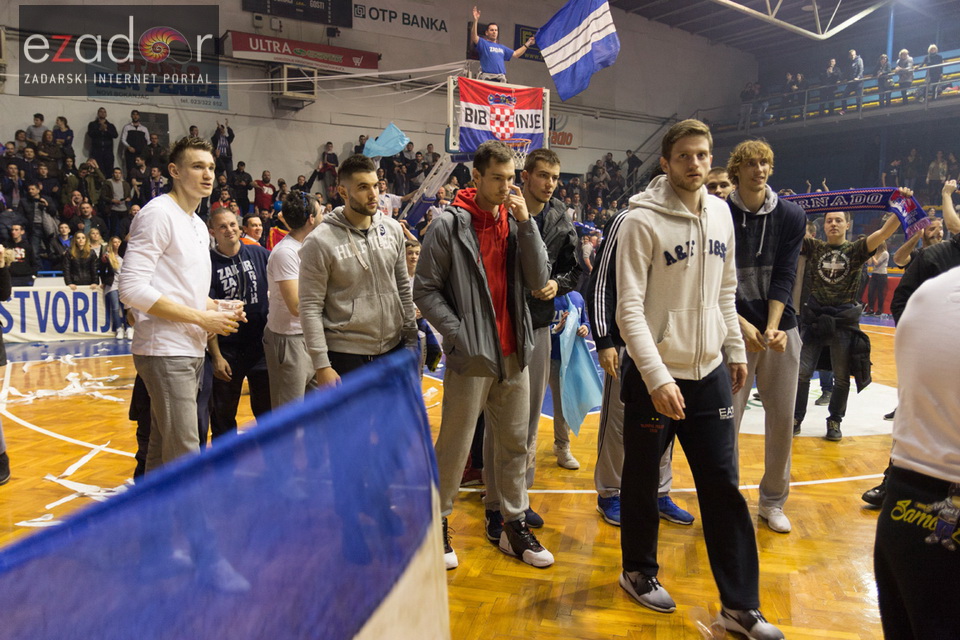 Humanitarno gledanje utakmice Zadar-Cibona (85-84) u Jazinama Humanitarno gledanje utakmice Zadar-Cibona (85-84) u Jazinama