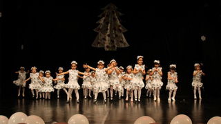 Plesna cestitka Zadarskog plesnog ansambla Plesna cestitka Zadarskog plesnog ansambla