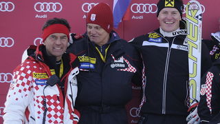 Kitzbuhel, 210111.
Fis Audi World Cup, Svjetski skijaski kup u Kitzbuhelu utrka Super G.
Na slici: Ivica Kostelic pobjednik Super G, na postolju sa serviserom Matej Cujes i tata Ante Kostelic.
Foto: Drago Sopta / CROPIX Kitzbuhel, 210111.
Fis Audi World Cup, Svjetski skijaski kup u Kitzbuhelu utrka Super G.
Na slici: Ivica Kostelic pobjednik Super G, na postolju sa serviserom Matej Cujes i tata Ante Kostelic.
Foto: Drago Sopta / CROPIX